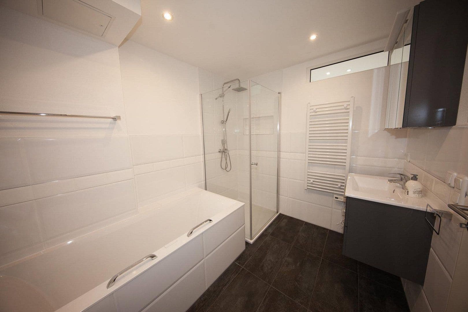 Pronájem bytu 2+1 49 m², Ilmenava, Durynsko Pronájem bytu 2+1 49 m², Ilmenava, Durynsko