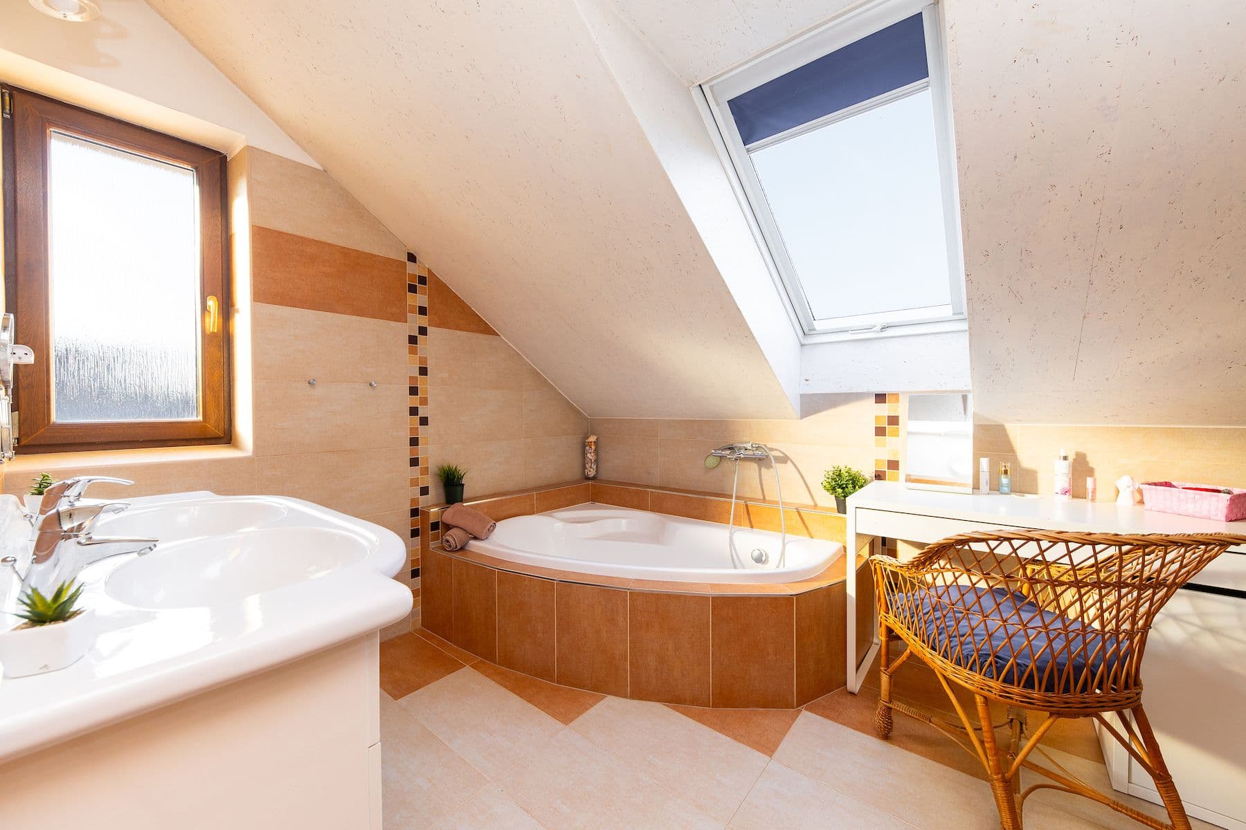 Prodej domu 300 m², pozemek 776 m², Bří Čapků, Náměšť nad Oslavou, Kraj Vysočina Prodej domu 300 m², pozemek 776 m², Bří Čapků, Náměšť nad Oslavou, Kraj Vysočina