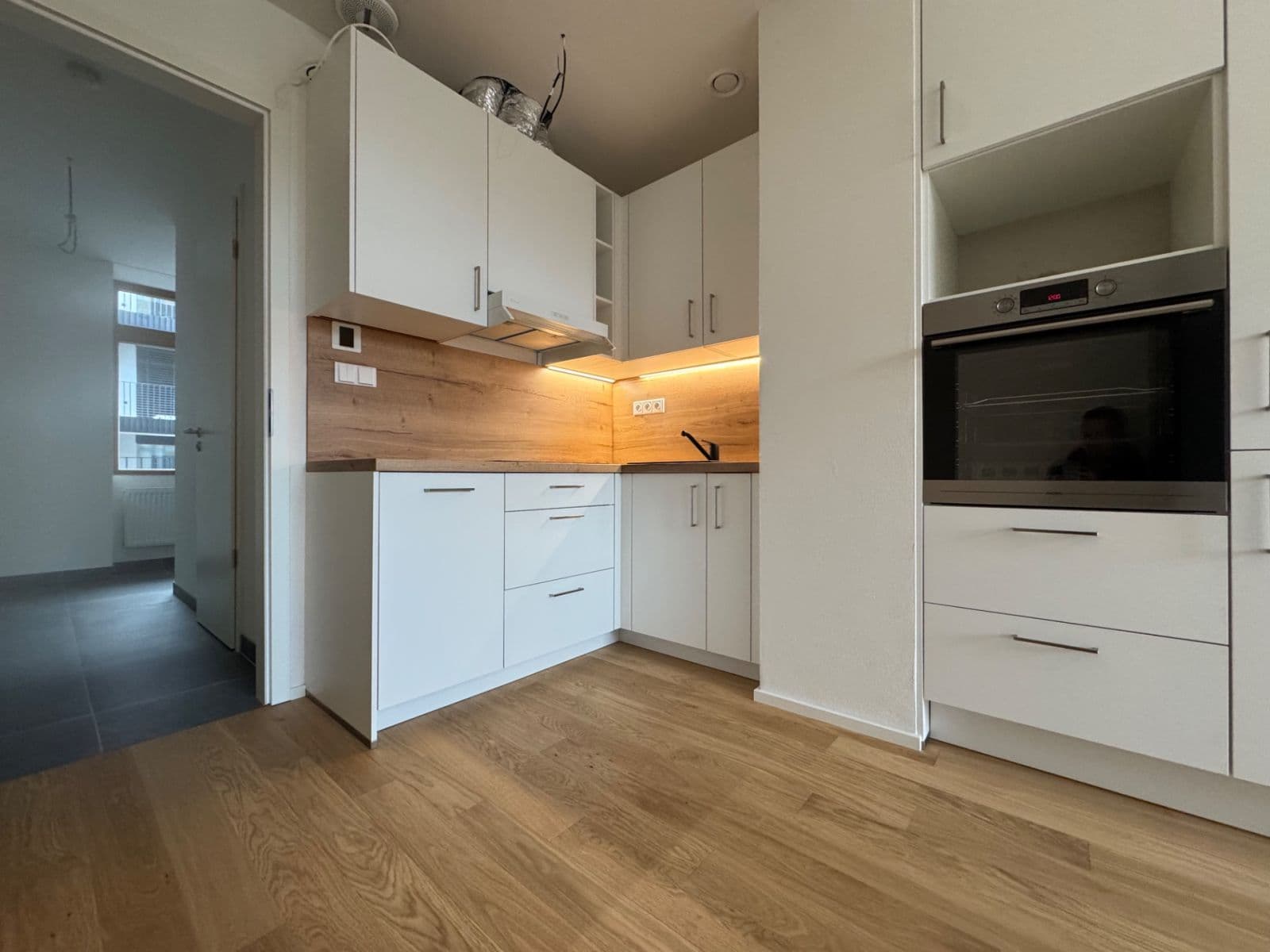 Pronájem bytu 1+kk 32 m², Bělohorská, Praha, Praha Pronájem bytu 1+kk 32 m², Bělohorská, Praha, Praha