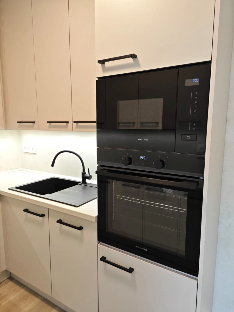 Pronájem bytu 1+kk 45 m², Dukelská, Benešov, Středočeský kraj Pronájem bytu 1+kk 45 m², Dukelská, Benešov, Středočeský kraj