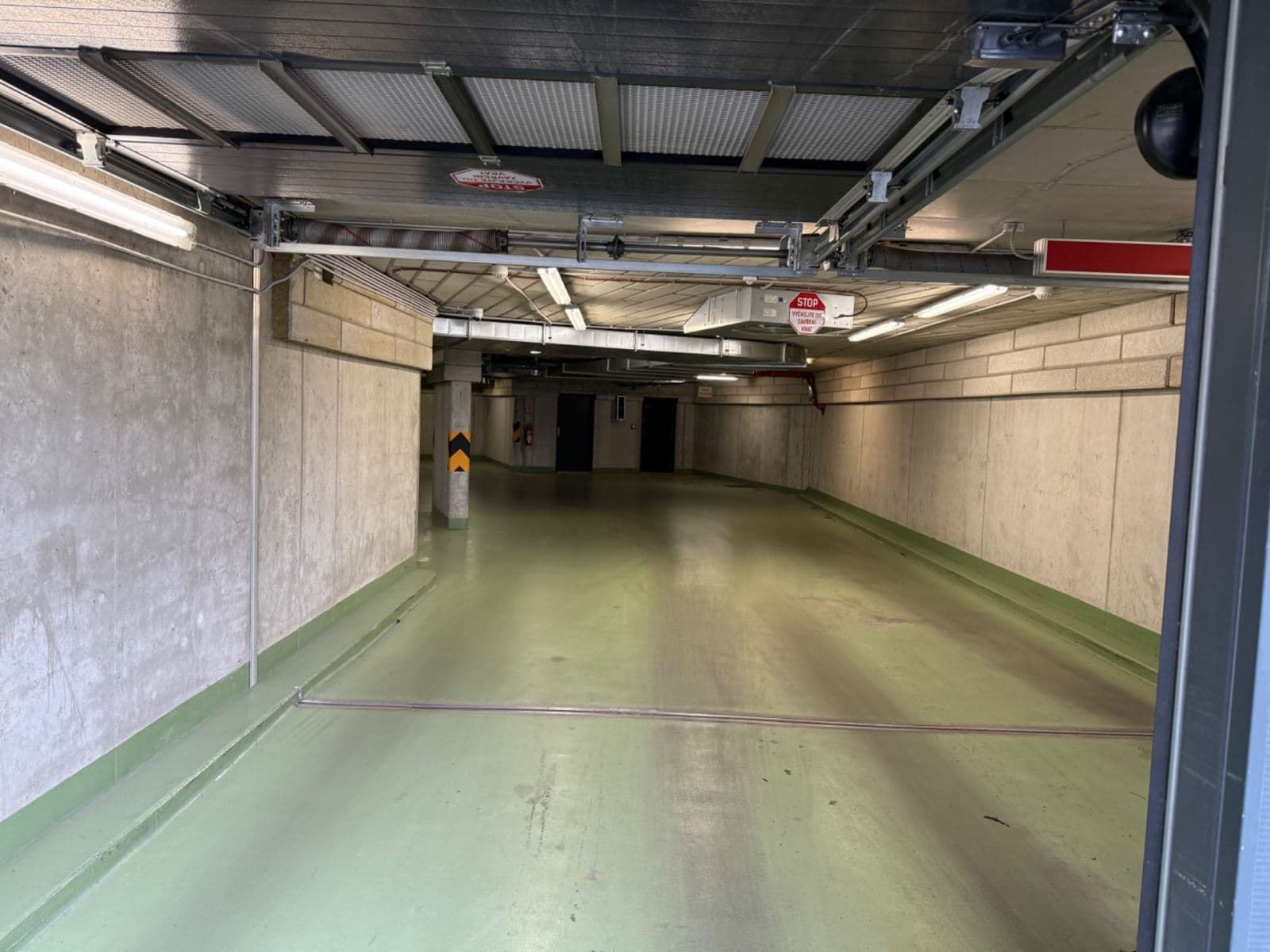 Pronájem garáže 12 m², Praha, Praha Pronájem garáže 12 m², Praha, Praha