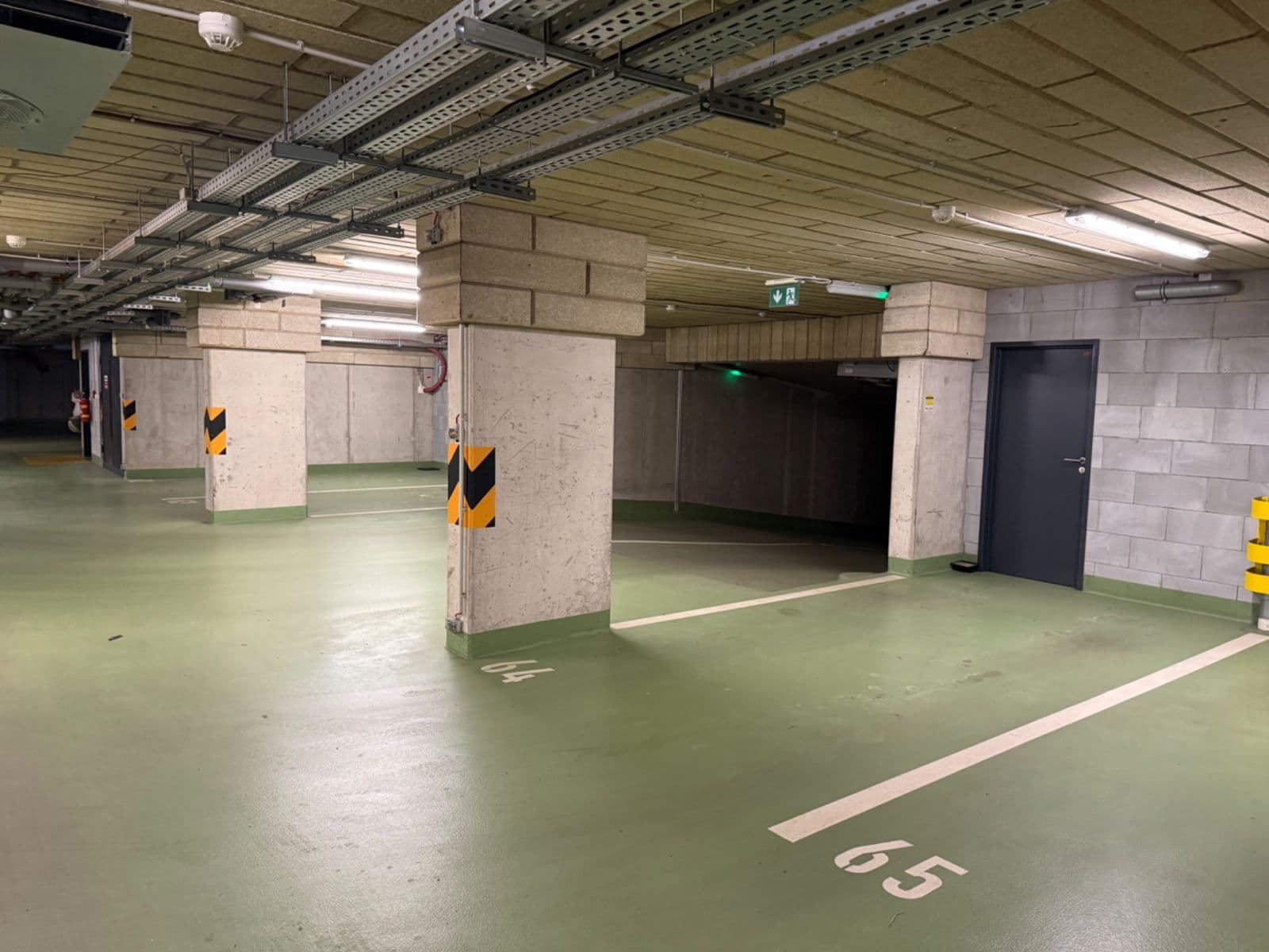 Pronájem garáže 12 m², Praha, Praha Pronájem garáže 12 m², Praha, Praha