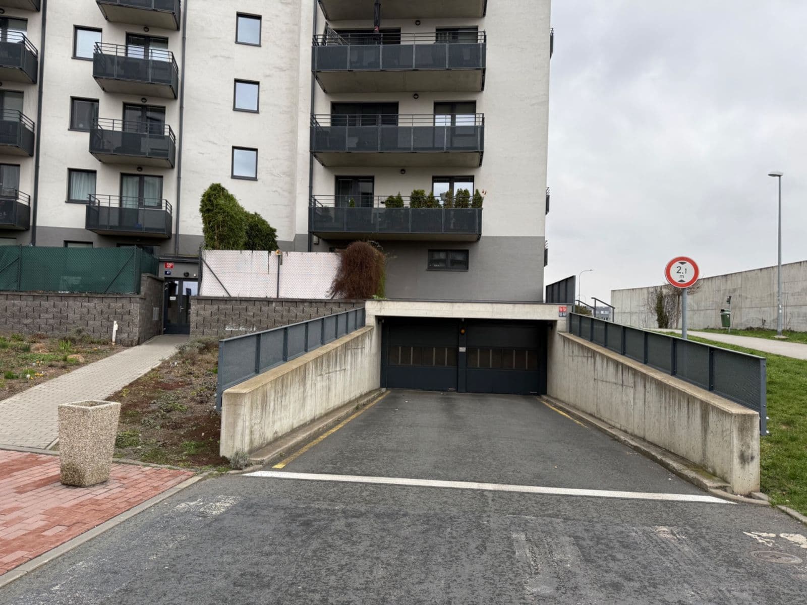 Pronájem garáže 12 m², Praha, Praha Pronájem garáže 12 m², Praha, Praha