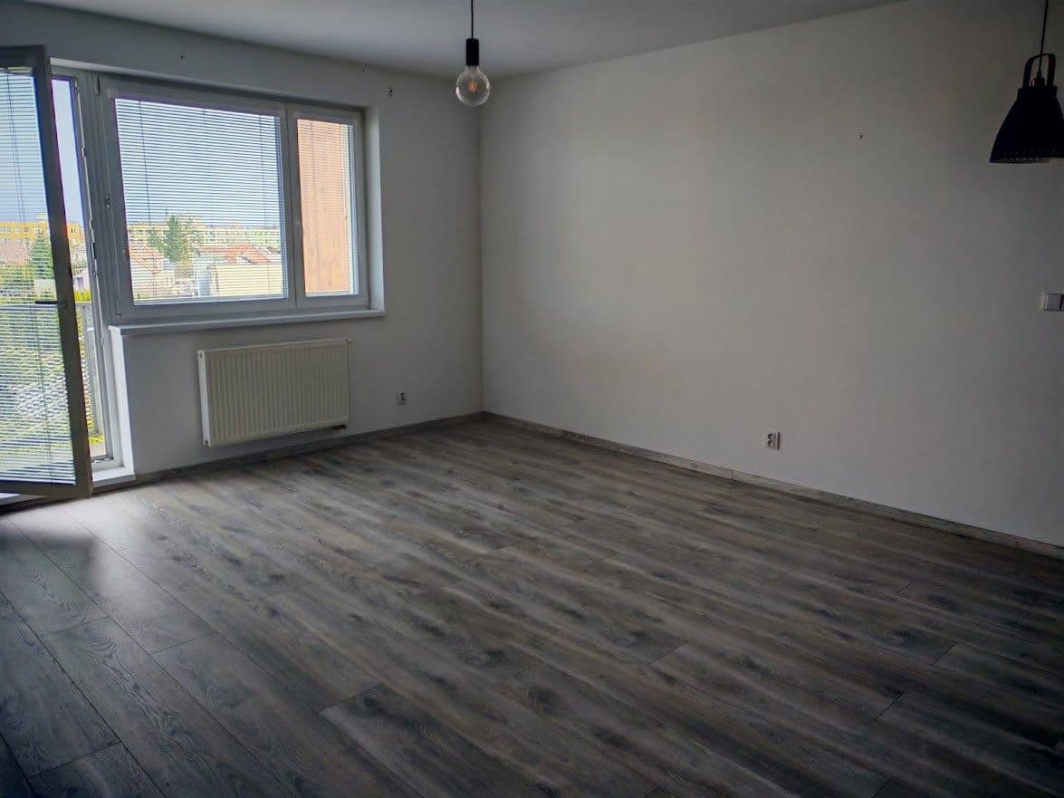 Pronájem bytu 2+kk 52 m², Ke Strouze, Nymburk, Středočeský kraj Pronájem bytu 2+kk 52 m², Ke Strouze, Nymburk, Středočeský kraj