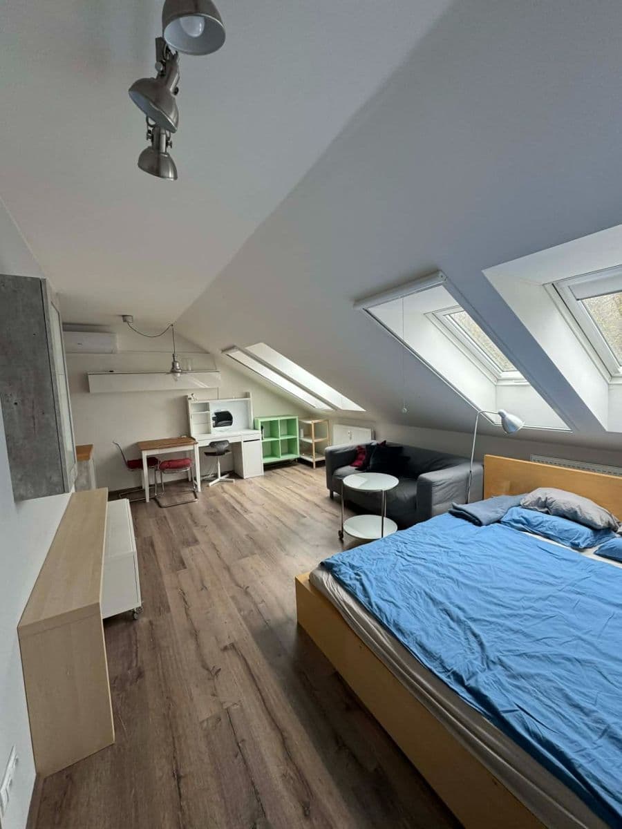 Pronájem bytu 1+kk 32 m², Pod Labuťkou, Praha, Praha Pronájem bytu 1+kk 32 m², Pod Labuťkou, Praha, Praha