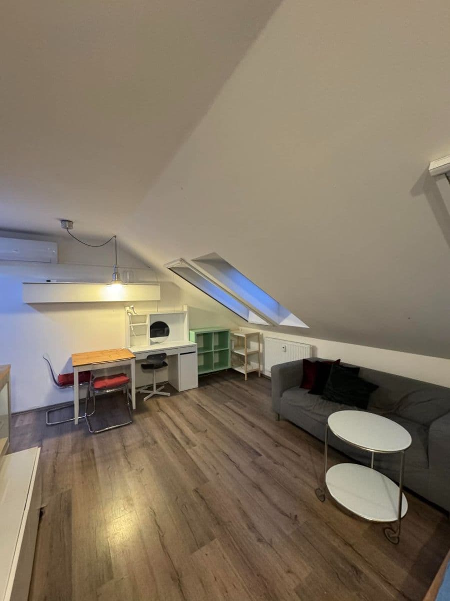 Pronájem bytu 1+kk 32 m², Pod Labuťkou, Praha, Praha Pronájem bytu 1+kk 32 m², Pod Labuťkou, Praha, Praha