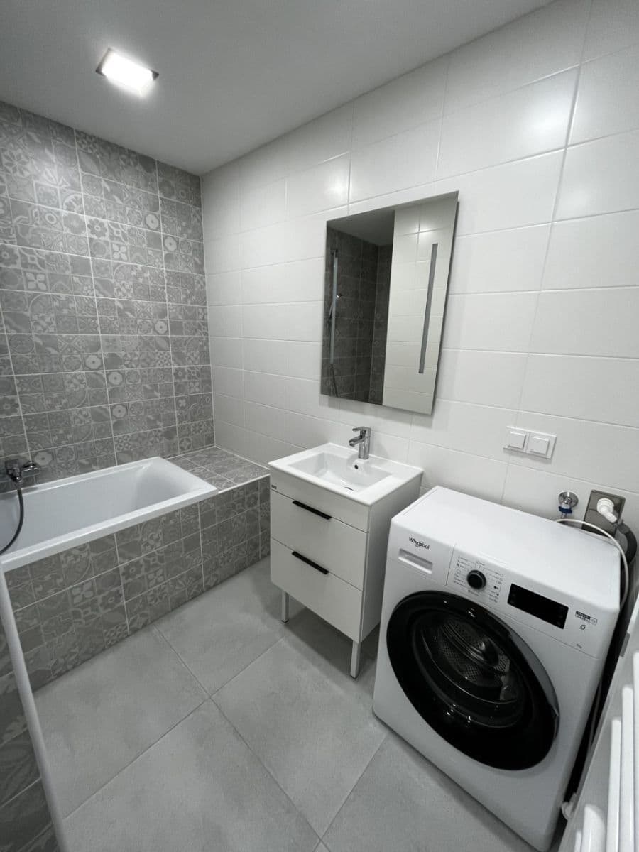 Prodej bytu 2+1 62 m², Maďarská, Karlovy Vary, Karlovarský kraj Prodej bytu 2+1 62 m², Maďarská, Karlovy Vary, Karlovarský kraj