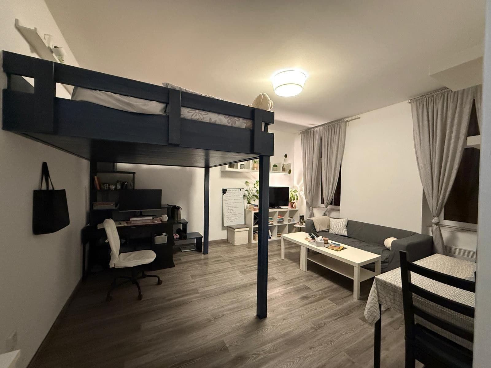 Pronájem bytu 1+1 40 m², Lobezská, Plzeň, Plzeňský kraj Pronájem bytu 1+1 40 m², Lobezská, Plzeň, Plzeňský kraj