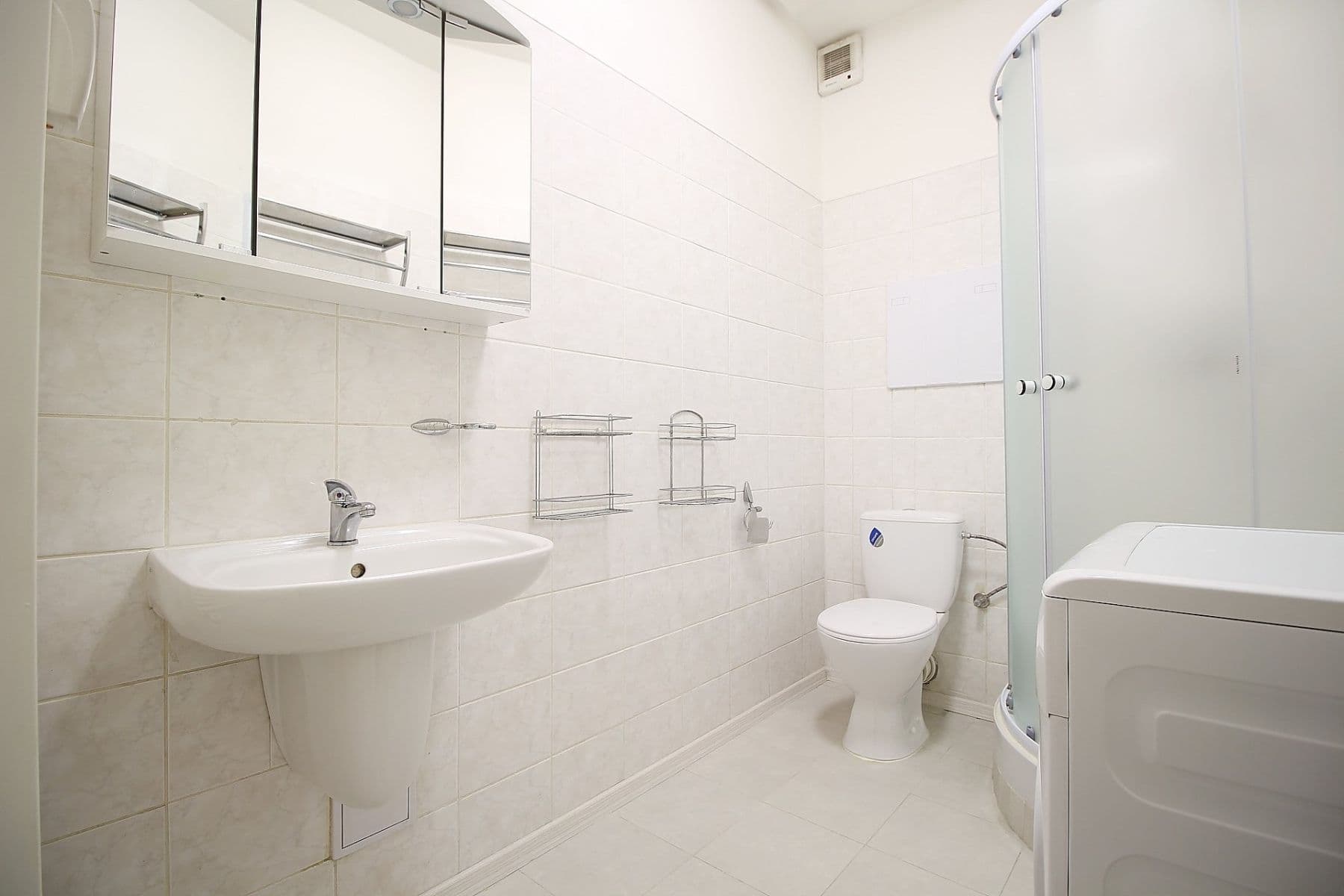 Pronájem bytu 1+kk 30 m², Pelušková, Praha, Praha Pronájem bytu 1+kk 30 m², Pelušková, Praha, Praha