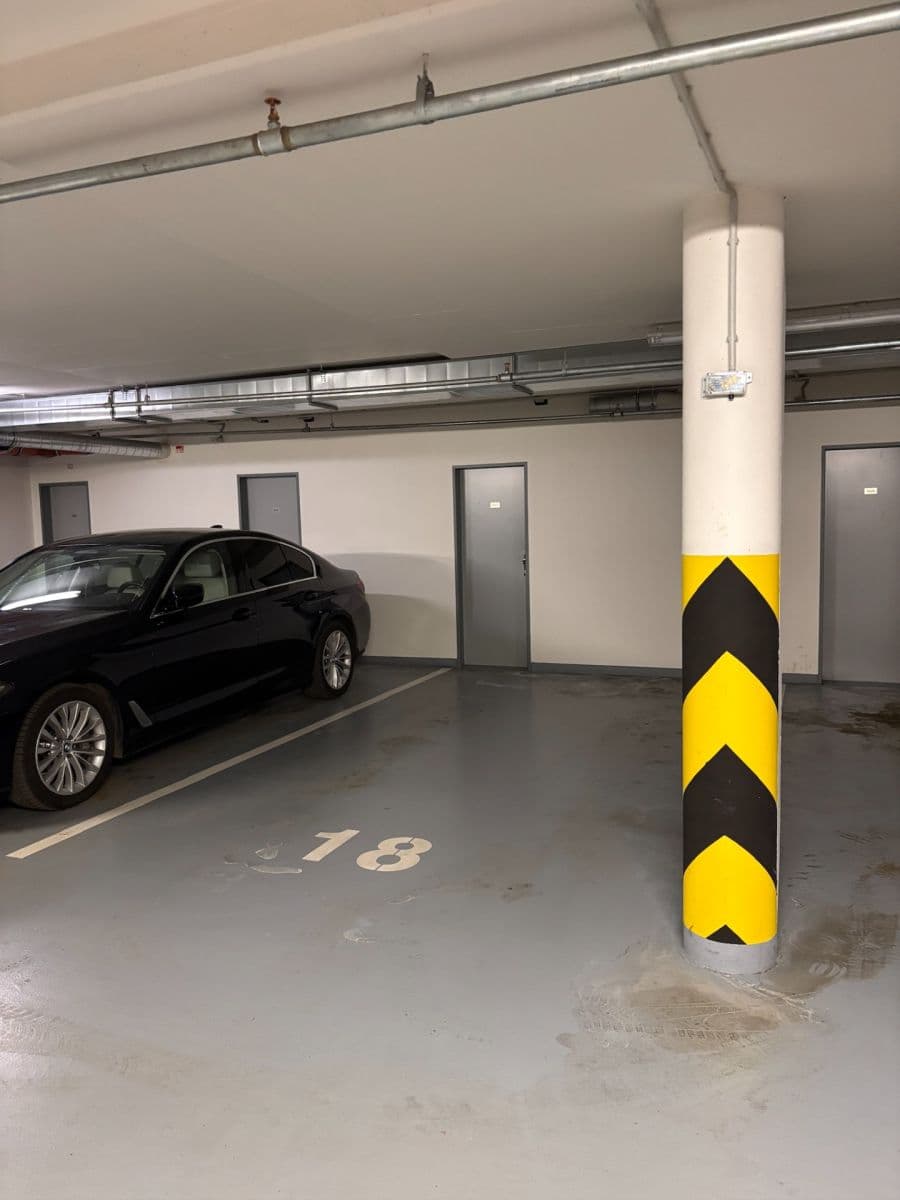 Pronájem garáže 14 m², Petrohradská, Praha, Praha Pronájem garáže 14 m², Petrohradská, Praha, Praha