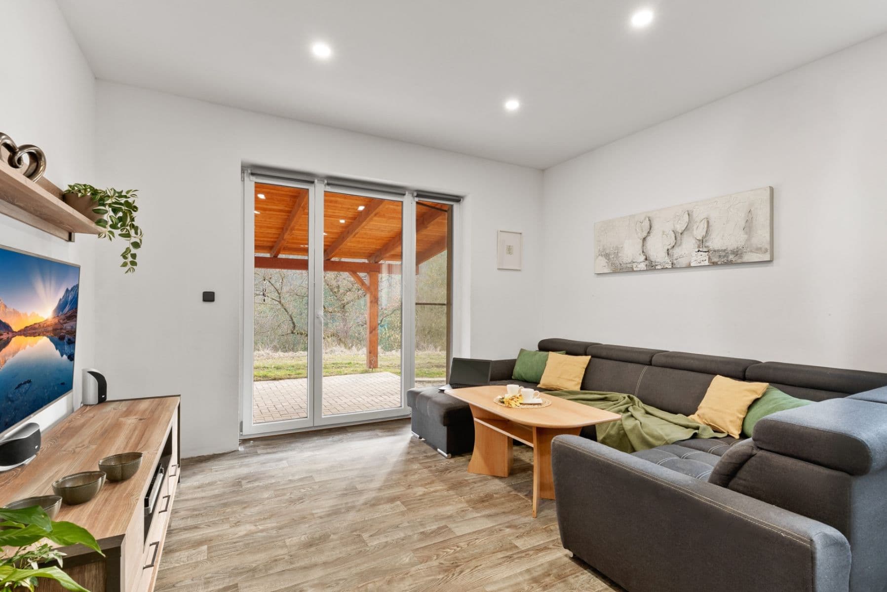 Prodej domu 126 m², pozemek 2.028 m², Hrdlořezy, Středočeský kraj Prodej domu 126 m², pozemek 2.028 m², Hrdlořezy, Středočeský kraj