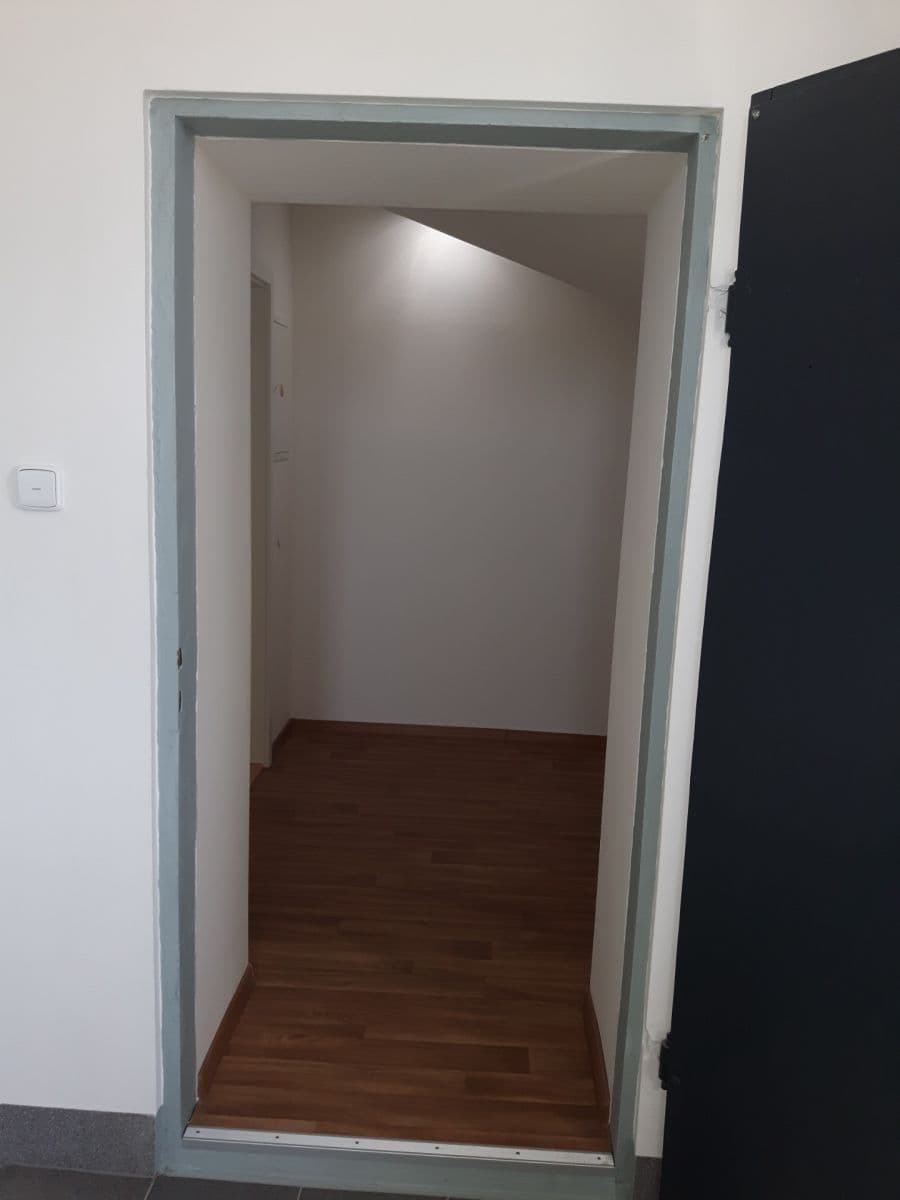 Pronájem bytu 2+kk 56 m², Ke Hřbitovu, Kolín, Středočeský kraj Pronájem bytu 2+kk 56 m², Ke Hřbitovu, Kolín, Středočeský kraj