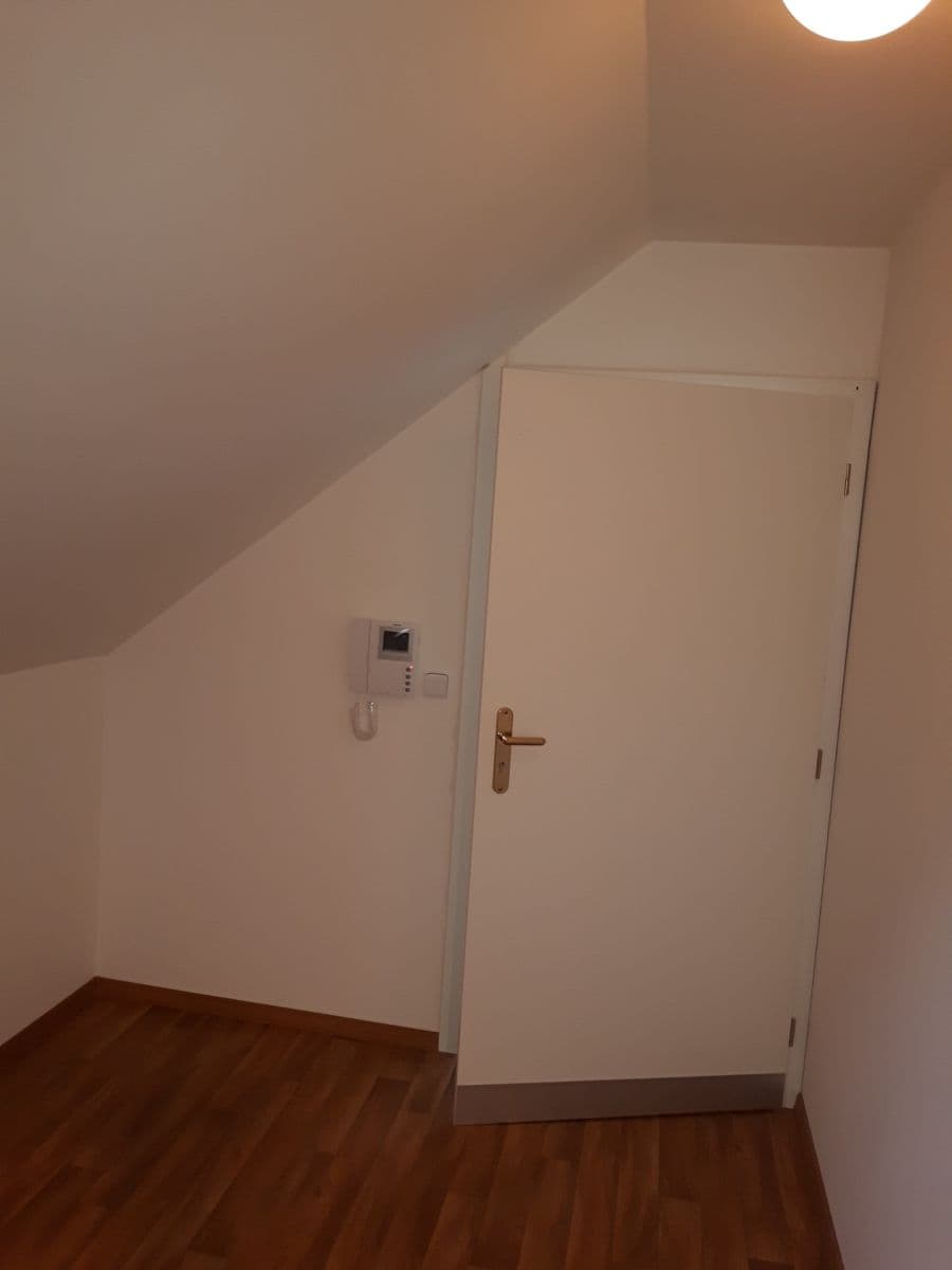 Pronájem bytu 2+kk 56 m², Ke Hřbitovu, Kolín, Středočeský kraj Pronájem bytu 2+kk 56 m², Ke Hřbitovu, Kolín, Středočeský kraj