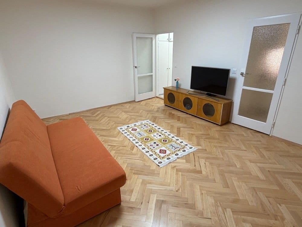 Pronájem bytu 2+1 55 m², náměstí Svatopluka Čecha, Praha, Praha Pronájem bytu 2+1 55 m², náměstí Svatopluka Čecha, Praha, Praha