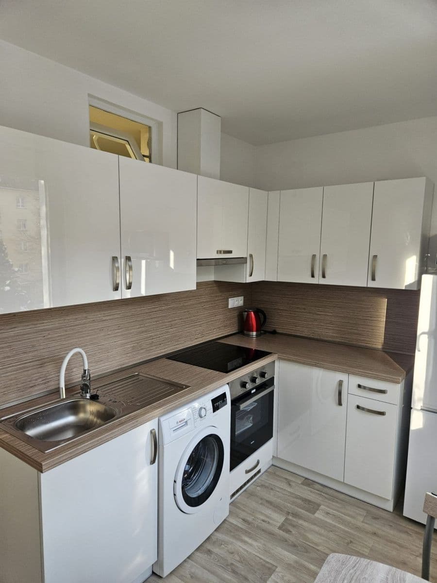 Pronájem bytu 1+1 50 m², Stará cesta, Vsetín, Zlínský kraj Pronájem bytu 1+1 50 m², Stará cesta, Vsetín, Zlínský kraj