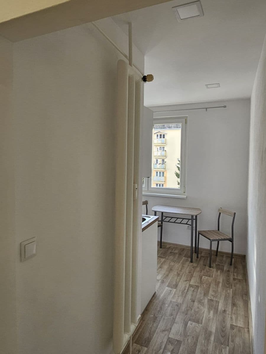Pronájem bytu 1+1 50 m², Stará cesta, Vsetín, Zlínský kraj Pronájem bytu 1+1 50 m², Stará cesta, Vsetín, Zlínský kraj