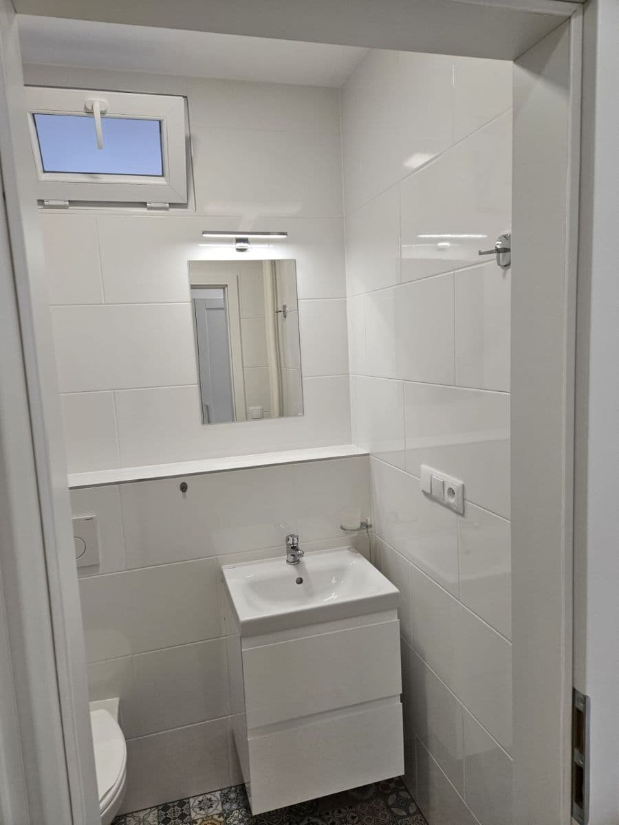 Pronájem bytu 1+1 50 m², Stará cesta, Vsetín, Zlínský kraj Pronájem bytu 1+1 50 m², Stará cesta, Vsetín, Zlínský kraj