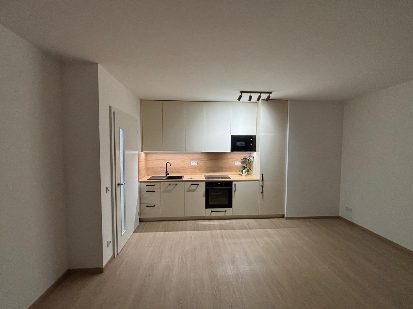 Pronájem bytu 1+kk 34 m², Tupolevova, Praha, Praha Pronájem bytu 1+kk 34 m², Tupolevova, Praha, Praha