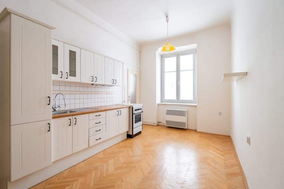Pronájem bytu 1+1 38 m², Divišova, Olomouc, Olomoucký kraj Pronájem bytu 1+1 38 m², Divišova, Olomouc, Olomoucký kraj