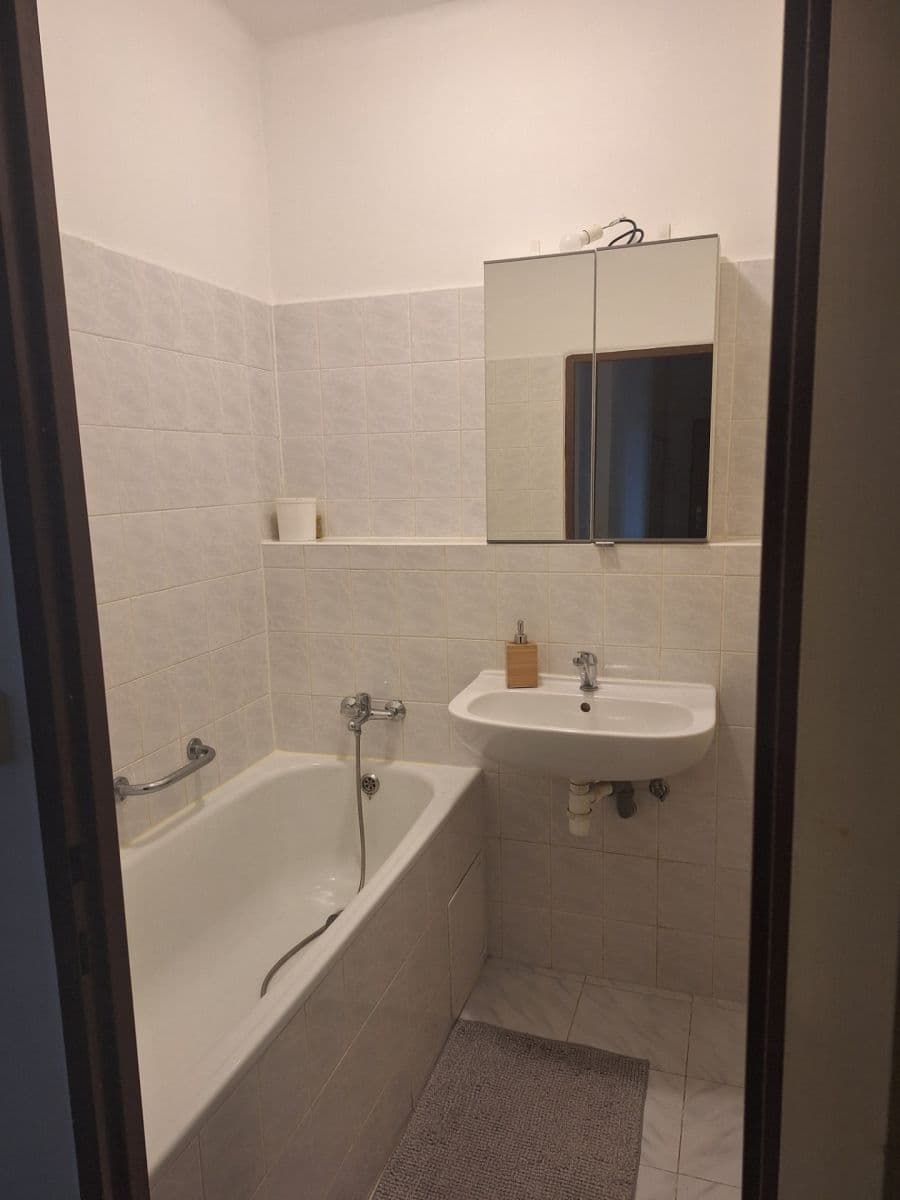 Pronájem bytu 2+1 58 m², Kubánské náměstí, Praha, Praha Pronájem bytu 2+1 58 m², Kubánské náměstí, Praha, Praha