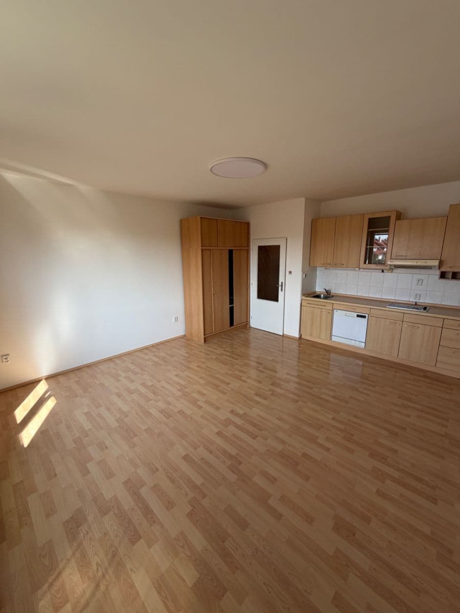 Pronájem bytu 1+kk 31 m², Zimní, Hostivice, Středočeský kraj Pronájem bytu 1+kk 31 m², Zimní, Hostivice, Středočeský kraj