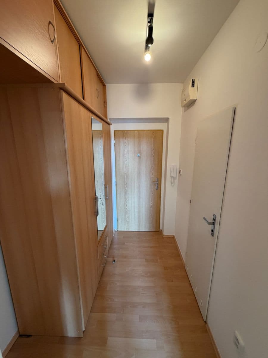 Pronájem bytu 1+kk 31 m², Zimní, Hostivice, Středočeský kraj Pronájem bytu 1+kk 31 m², Zimní, Hostivice, Středočeský kraj