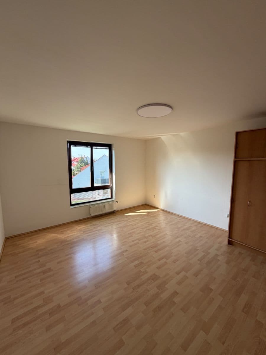 Pronájem bytu 1+kk 31 m², Zimní, Hostivice, Středočeský kraj Pronájem bytu 1+kk 31 m², Zimní, Hostivice, Středočeský kraj
