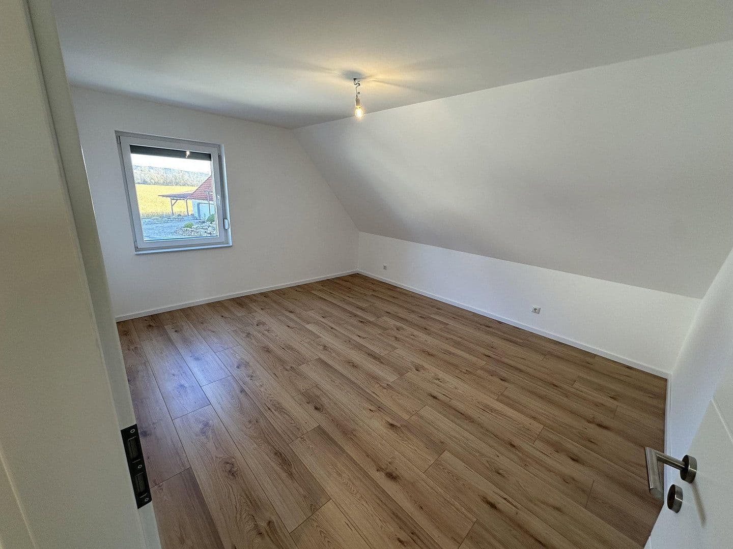 Prodej domu 135 m², pozemek 565 m², Viereth-Trunstadt, Bavorsko Prodej domu 135 m², pozemek 565 m², Viereth-Trunstadt, Bavorsko