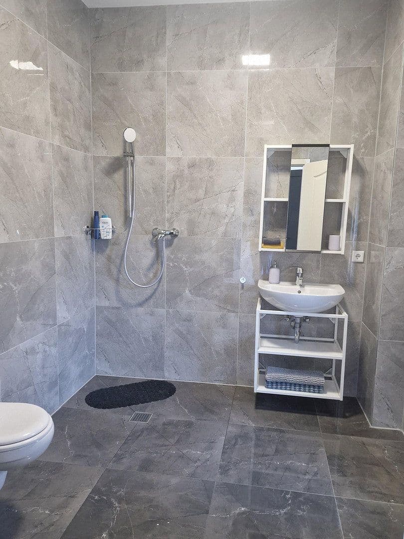 Pronájem bytu 1+1 40 m², Adolph-Kolping-Str. 32, Köln, Severní Porýní-Vestfálsko Pronájem bytu 1+1 40 m², Adolph-Kolping-Str. 32, Köln, Severní Porýní-Vestfálsko