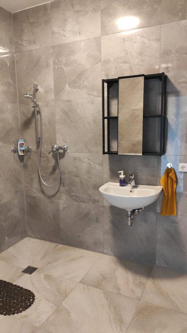 Pronájem bytu 1+1 40 m², Adolph-Kolping-Str. 32, Köln, Severní Porýní-Vestfálsko Pronájem bytu 1+1 40 m², Adolph-Kolping-Str. 32, Köln, Severní Porýní-Vestfálsko