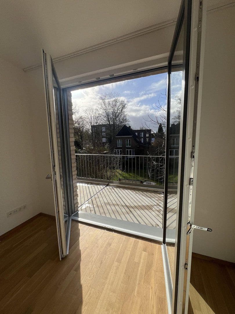 Pronájem bytu 6+1 142 m², Sülldorfer Landstraße 8a, Hamburg, Hamburg Pronájem bytu 6+1 142 m², Sülldorfer Landstraße 8a, Hamburg, Hamburg