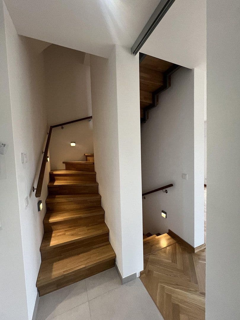 Pronájem bytu 6+1 142 m², Sülldorfer Landstraße 8a, Hamburg, Hamburg Pronájem bytu 6+1 142 m², Sülldorfer Landstraße 8a, Hamburg, Hamburg