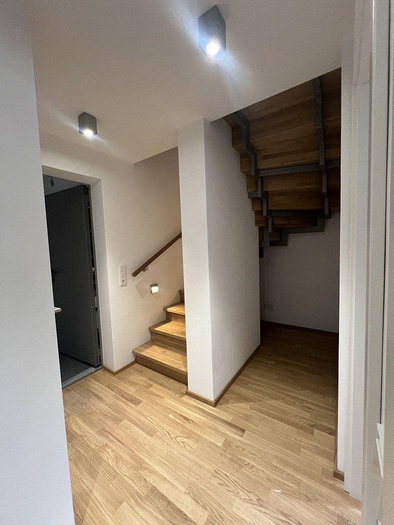 Pronájem bytu 6+1 142 m², Sülldorfer Landstraße 8a, Hamburg, Hamburg Pronájem bytu 6+1 142 m², Sülldorfer Landstraße 8a, Hamburg, Hamburg