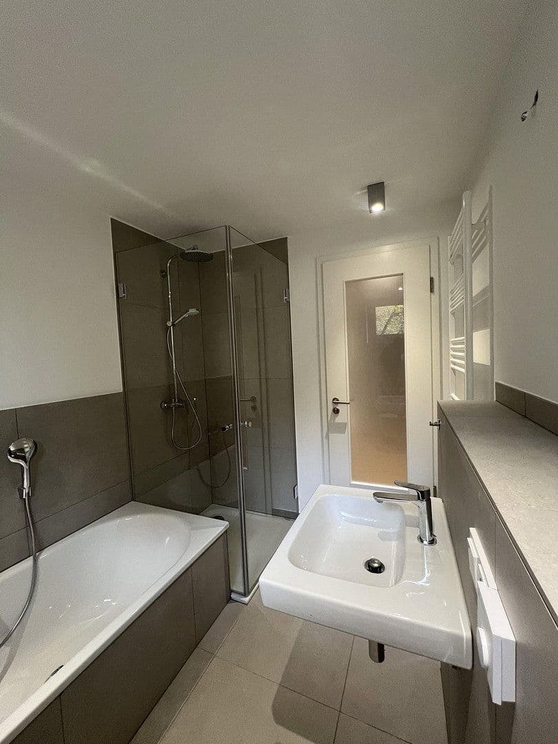 Pronájem bytu 6+1 142 m², Sülldorfer Landstraße 8a, Hamburg, Hamburg Pronájem bytu 6+1 142 m², Sülldorfer Landstraße 8a, Hamburg, Hamburg