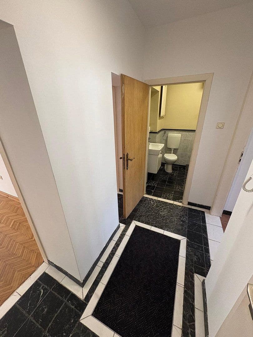 Pronájem bytu 2+1 60 m², Linenstraße 42, Düsseldorf, Severní Porýní-Vestfálsko Pronájem bytu 2+1 60 m², Linenstraße 42, Düsseldorf, Severní Porýní-Vestfálsko