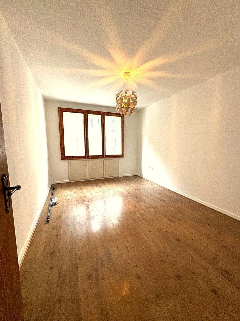 Pronájem bytu 2+1 60 m², Linenstraße 42, Düsseldorf, Severní Porýní-Vestfálsko Pronájem bytu 2+1 60 m², Linenstraße 42, Düsseldorf, Severní Porýní-Vestfálsko