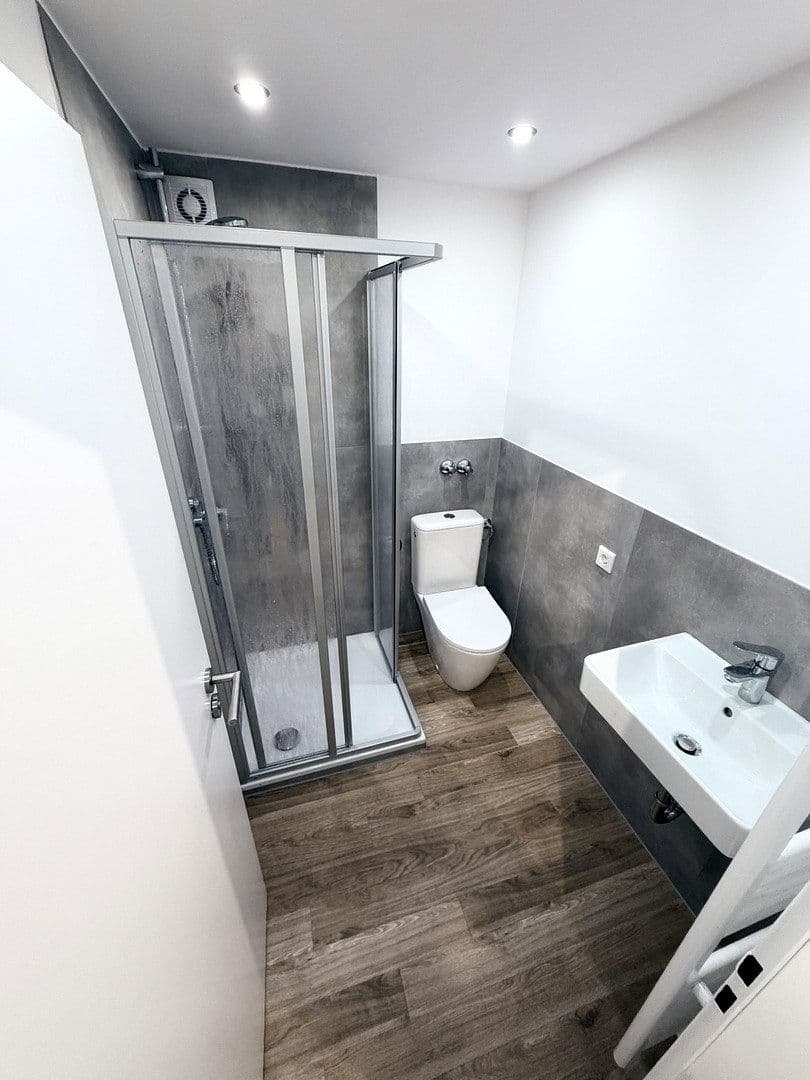 Pronájem bytu 1+1 34 m², Gladbacher Str. 15, Düsseldorf, Severní Porýní-Vestfálsko Pronájem bytu 1+1 34 m², Gladbacher Str. 15, Düsseldorf, Severní Porýní-Vestfálsko