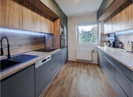 Prodej domu 90 m², pozemek 455 m², Frankfurt am Main, Hessen Prodej domu 90 m², pozemek 455 m², Frankfurt am Main, Hessen