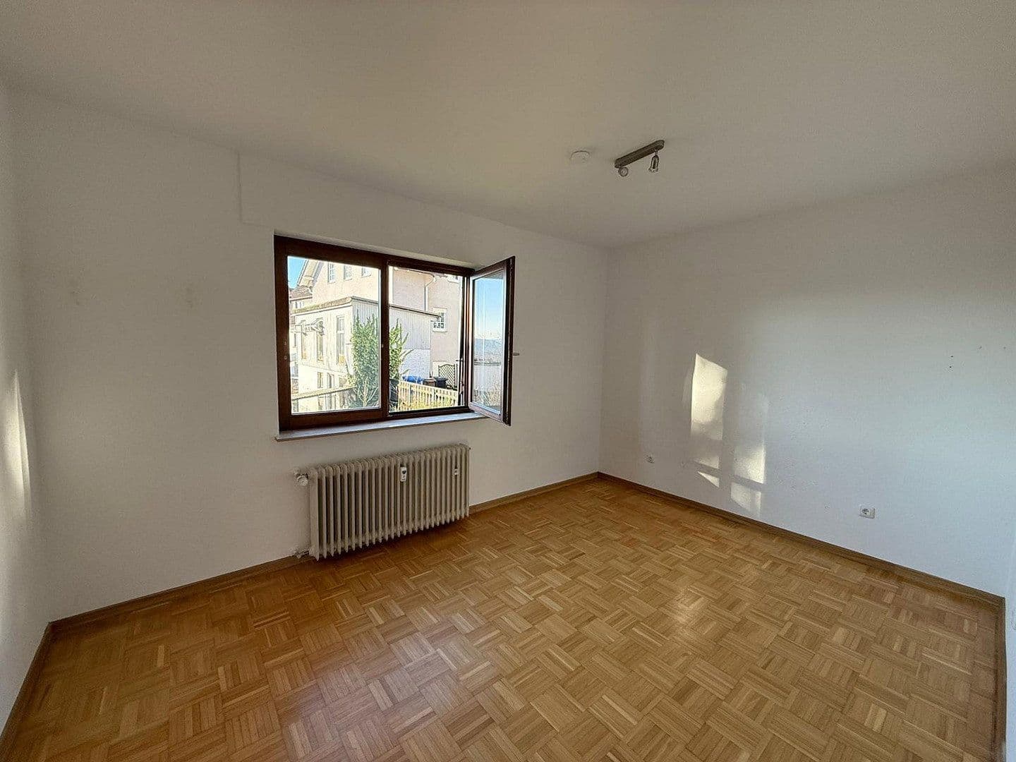 Pronájem bytu 3+1 82 m², Zum Traroth 12a, Bad Soden-Salmünster, Hessen Pronájem bytu 3+1 82 m², Zum Traroth 12a, Bad Soden-Salmünster, Hessen