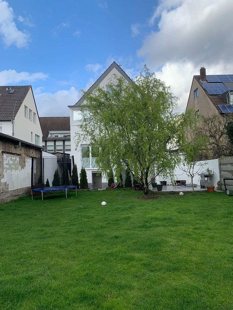 Prodej domu 215 m², pozemek 475 m², Scheffelstr. 138, Düsseldorf, Severní Porýní-Vestfálsko Prodej domu 215 m², pozemek 475 m², Scheffelstr. 138, Düsseldorf, Severní Porýní-Vestfálsko