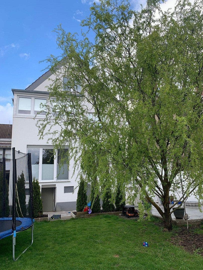 Prodej domu 215 m², pozemek 475 m², Scheffelstr. 138, Düsseldorf, Severní Porýní-Vestfálsko Prodej domu 215 m², pozemek 475 m², Scheffelstr. 138, Düsseldorf, Severní Porýní-Vestfálsko