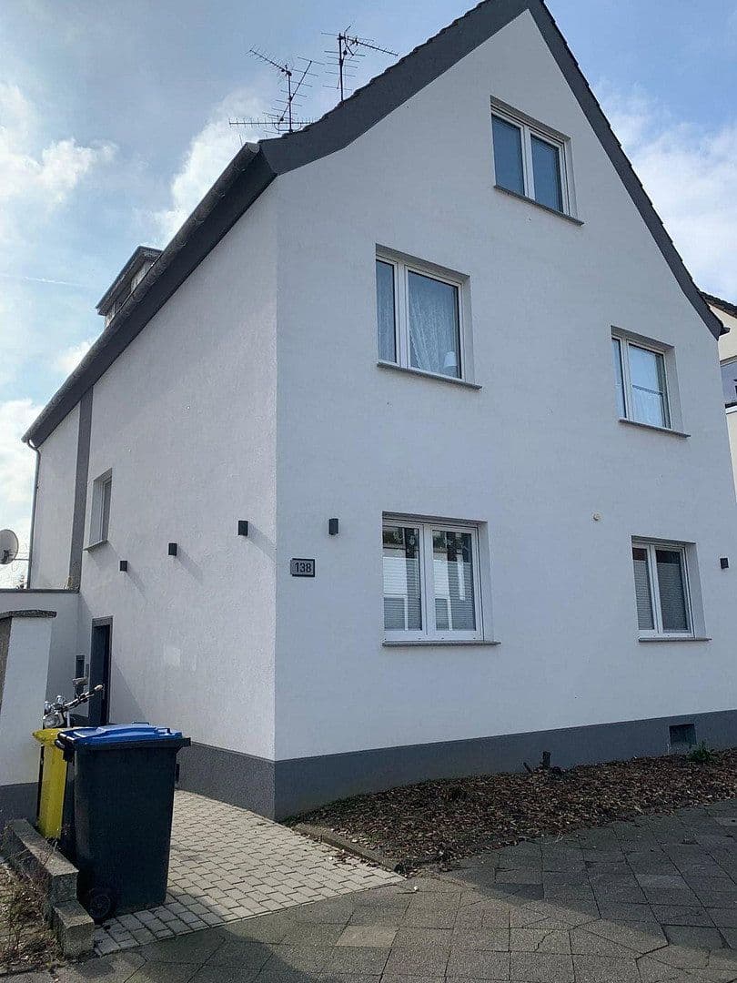 Prodej domu 215 m², pozemek 475 m², Scheffelstr. 138, Düsseldorf, Severní Porýní-Vestfálsko Prodej domu 215 m², pozemek 475 m², Scheffelstr. 138, Düsseldorf, Severní Porýní-Vestfálsko