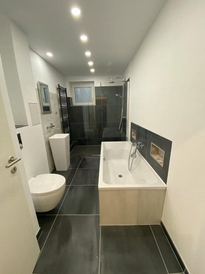 Pronájem bytu 2+1 73 m², Düsseldorf, Severní Porýní-Vestfálsko Pronájem bytu 2+1 73 m², Düsseldorf, Severní Porýní-Vestfálsko