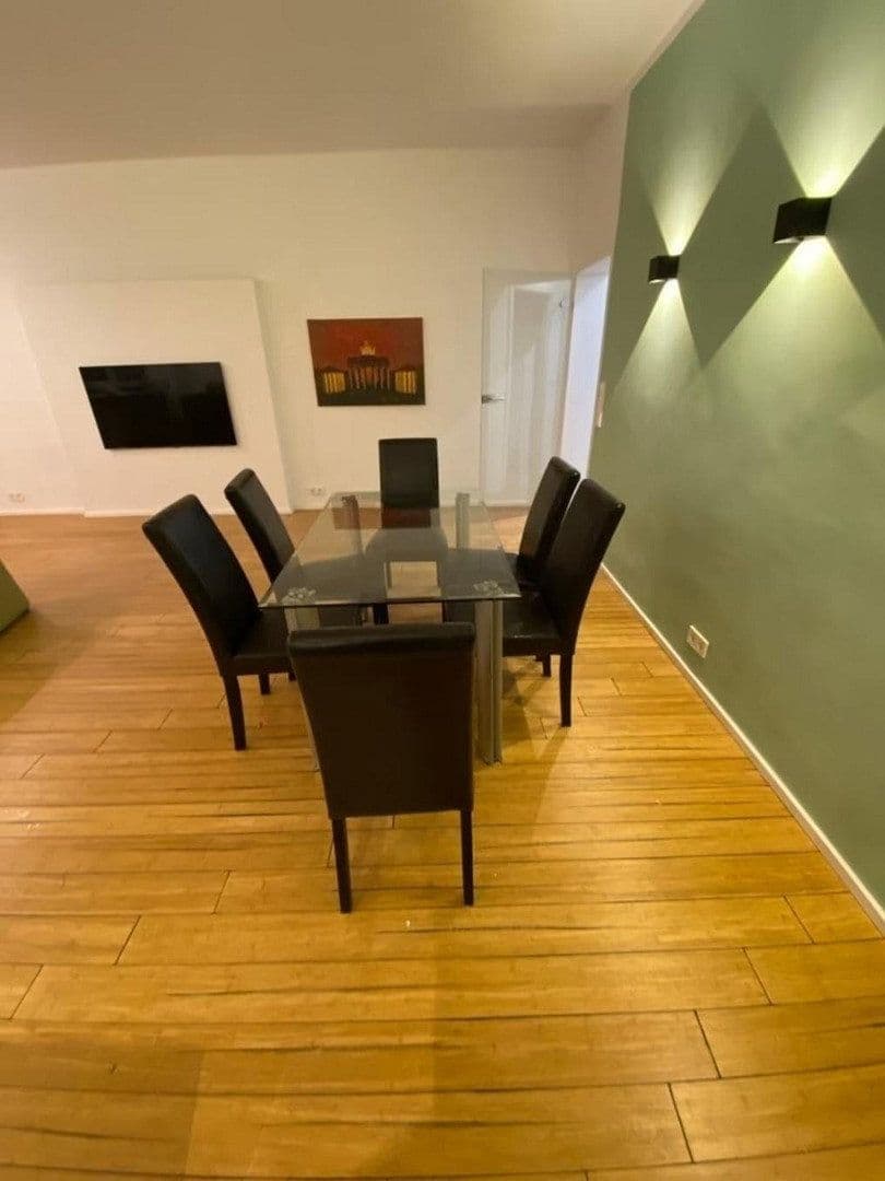 Pronájem bytu 2+1 73 m², Düsseldorf, Severní Porýní-Vestfálsko Pronájem bytu 2+1 73 m², Düsseldorf, Severní Porýní-Vestfálsko