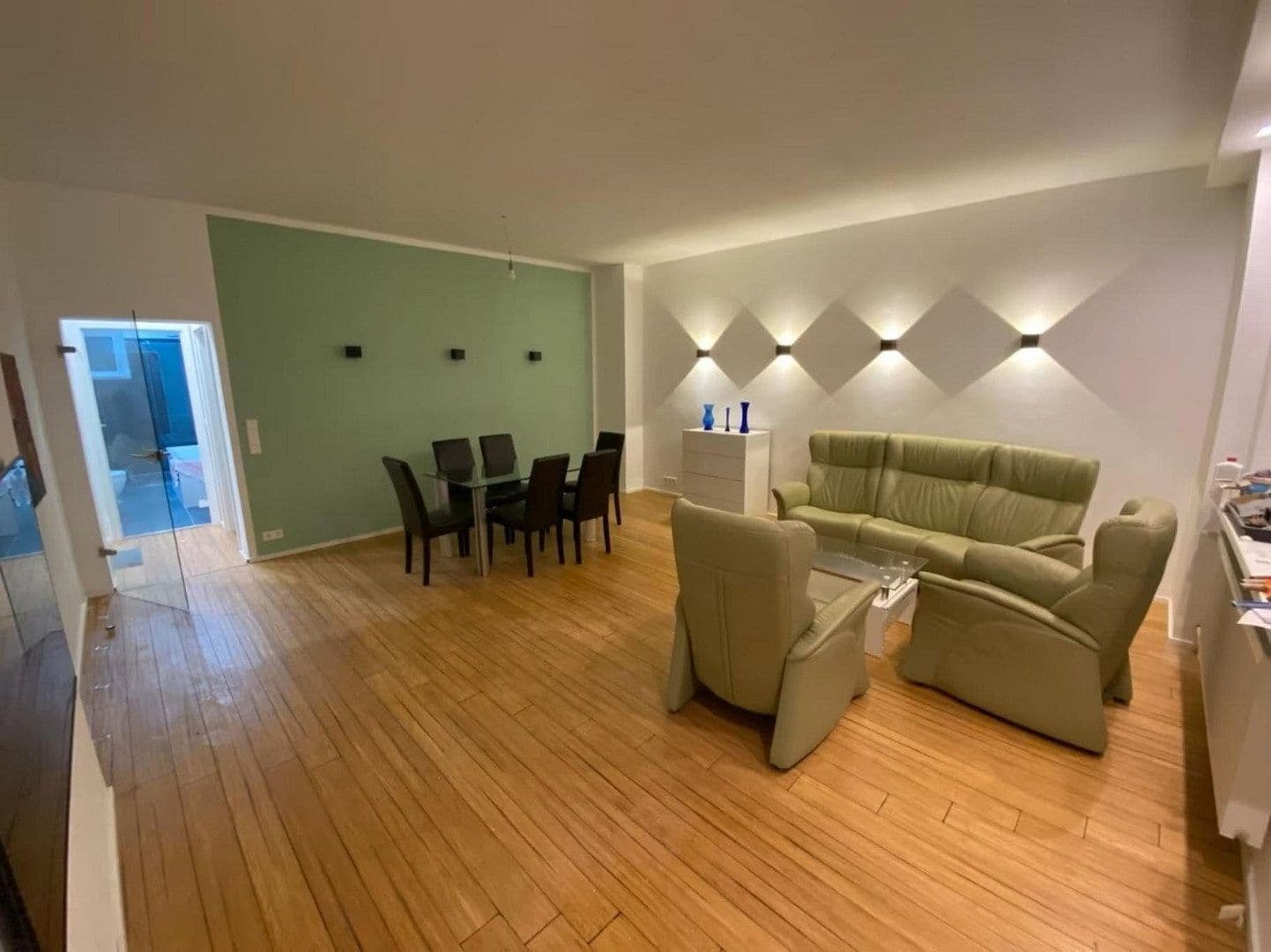 Pronájem bytu 2+1 73 m², Düsseldorf, Severní Porýní-Vestfálsko Pronájem bytu 2+1 73 m², Düsseldorf, Severní Porýní-Vestfálsko