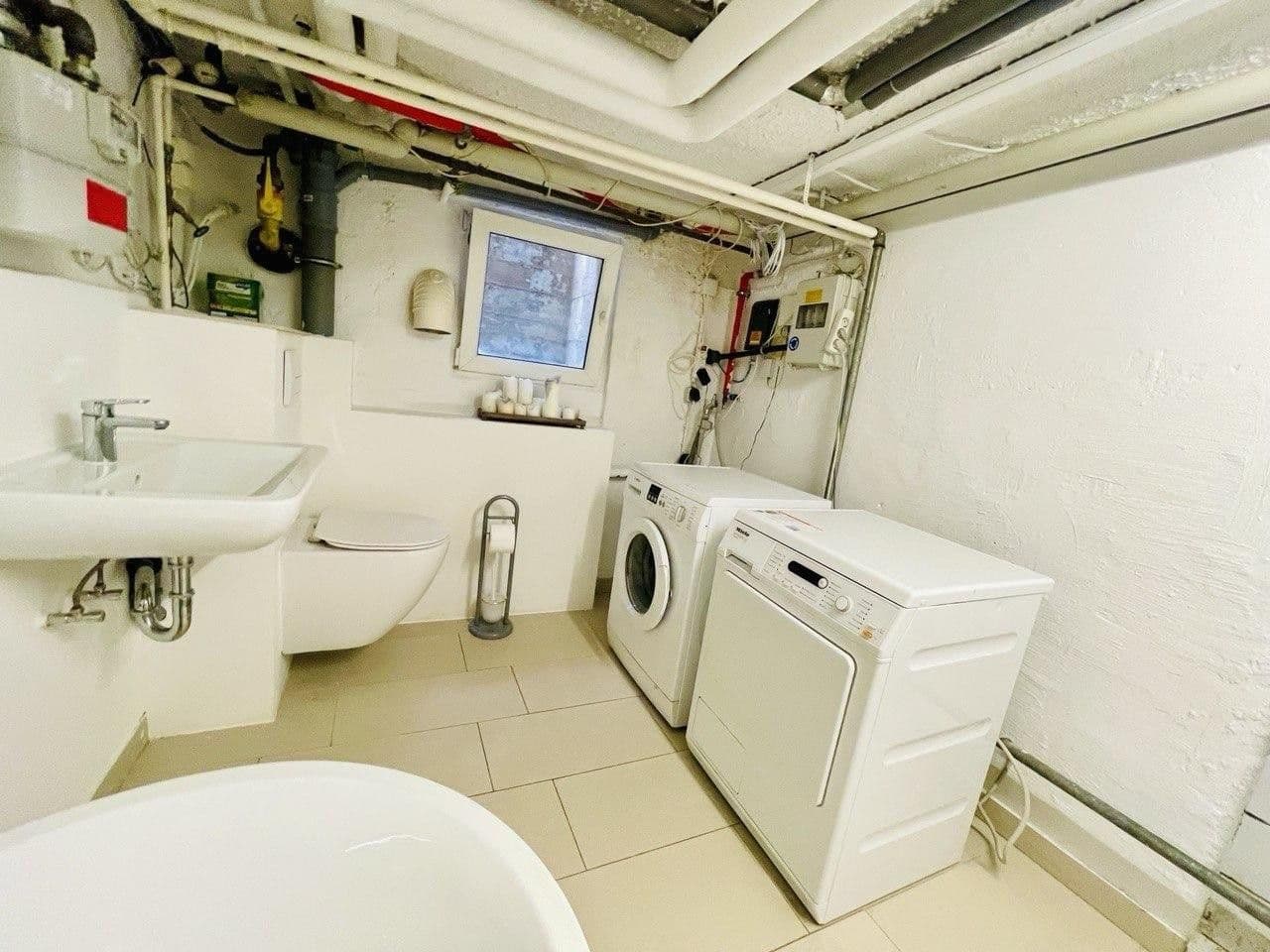 Pronájem domu 110 m², pozemek 102 m², Leopoldstraße 217, München, Bavorsko Pronájem domu 110 m², pozemek 102 m², Leopoldstraße 217, München, Bavorsko