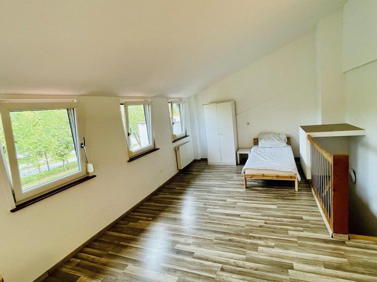 Pronájem domu 110 m², pozemek 102 m², Leopoldstraße 217, München, Bavorsko Pronájem domu 110 m², pozemek 102 m², Leopoldstraße 217, München, Bavorsko