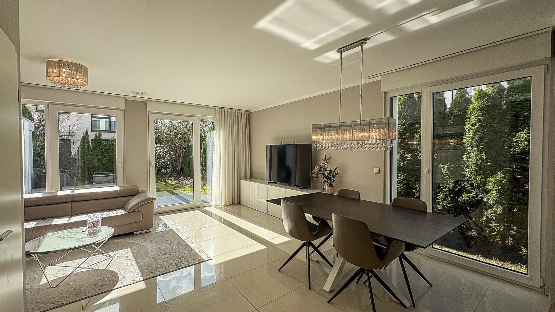 Prodej domu 133 m², pozemek 222 m², Hamburg, Hamburg Prodej domu 133 m², pozemek 222 m², Hamburg, Hamburg