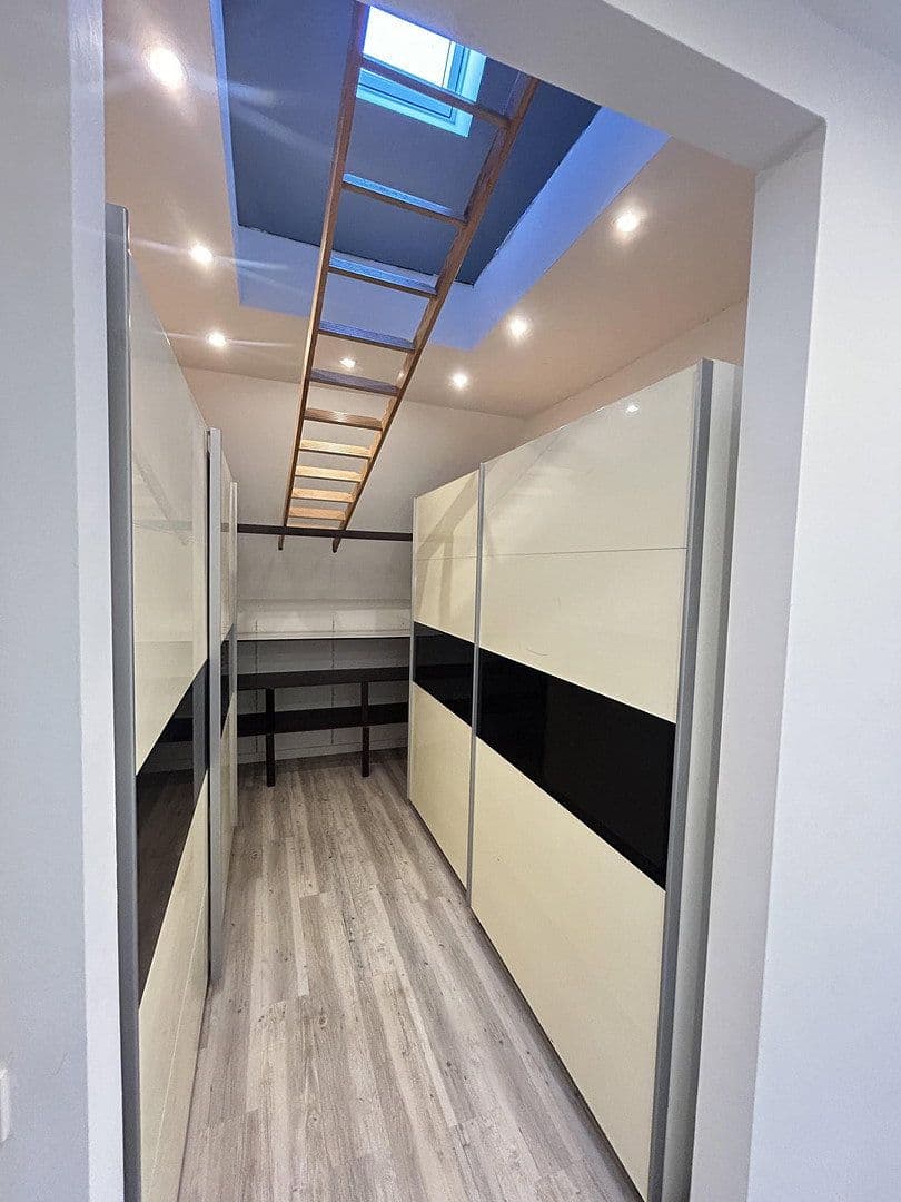 Prodej bytu 5+kk 226 m², Lambertusstr. 36, Troisdorf, Severní Porýní-Vestfálsko Prodej bytu 5+kk 226 m², Lambertusstr. 36, Troisdorf, Severní Porýní-Vestfálsko