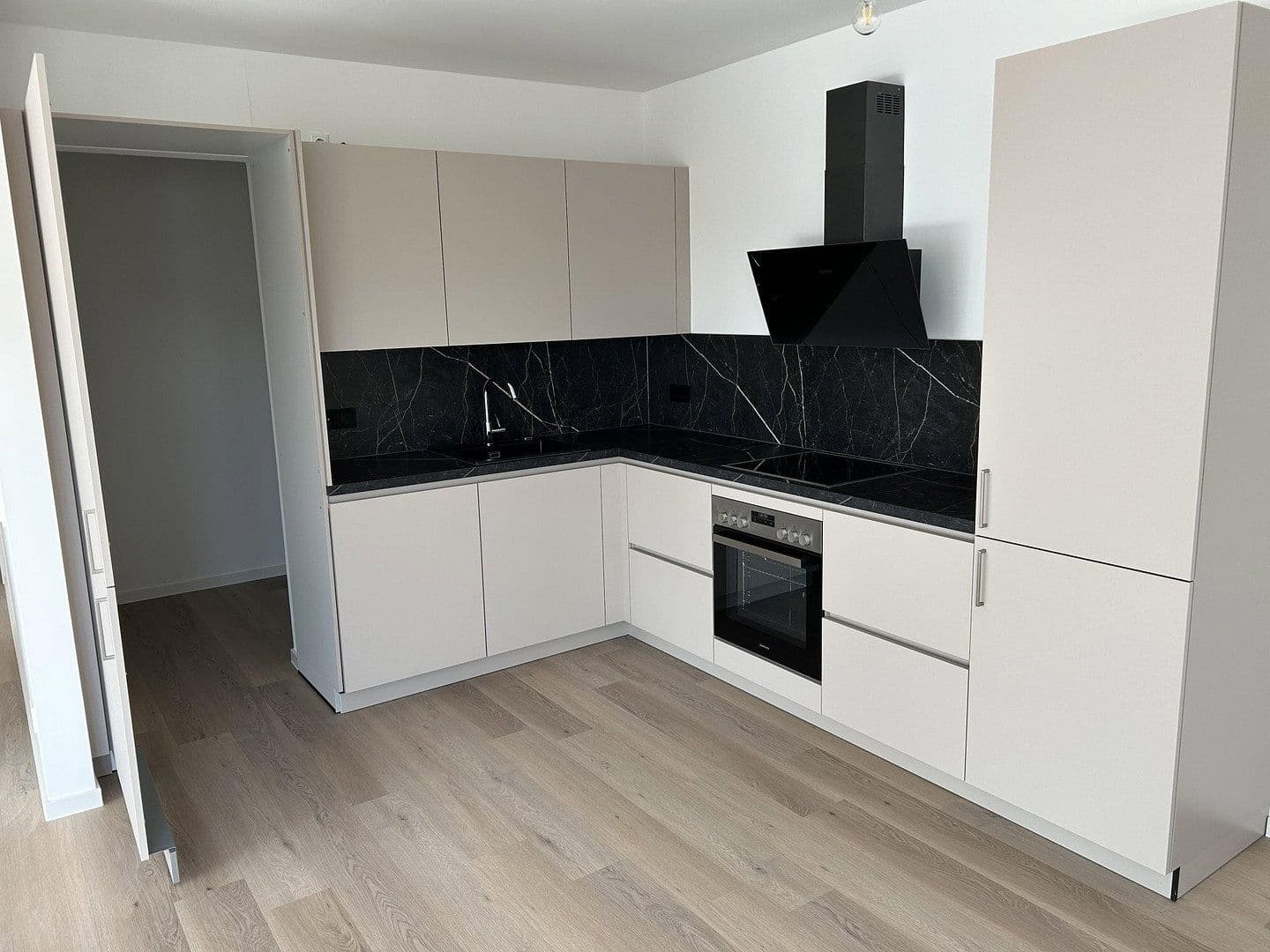 Pronájem bytu 3+1 108 m², Scheckertstrasse 2, Zell am Main, Bavorsko Pronájem bytu 3+1 108 m², Scheckertstrasse 2, Zell am Main, Bavorsko